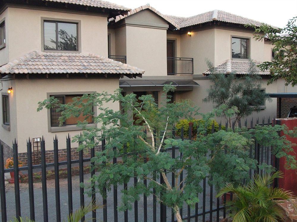 Meerkat Manor Коматипорт Екстериор снимка